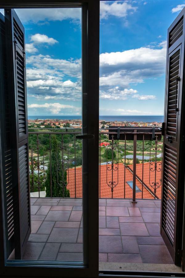 Villa Pineland Borghetto Santo Spirito Exterior foto